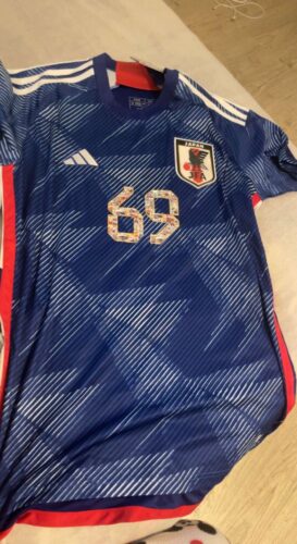 Cliquez pour afficher en plein écran Maillot Japon Domicile 2024 2025 Y3 photo review